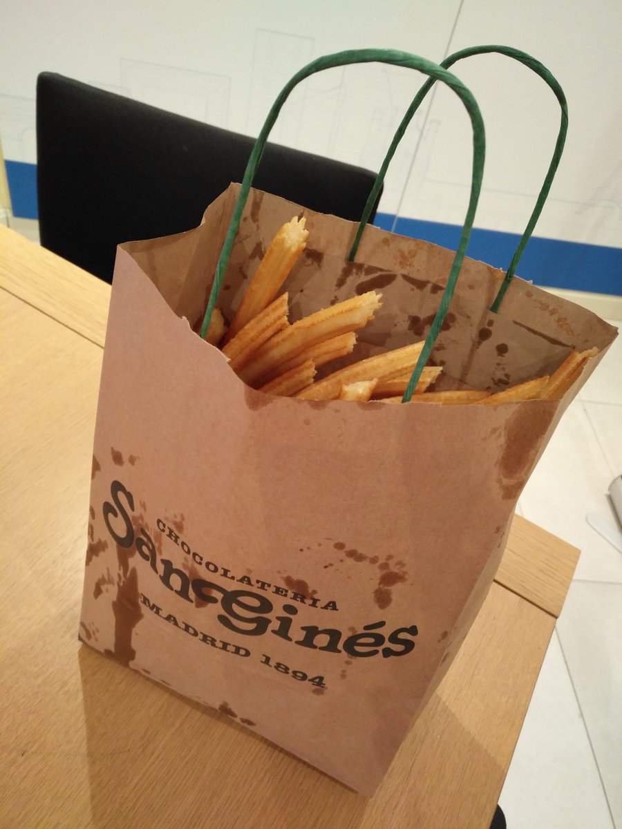 AHardDisksNight's tweet photo. Mereció la pena la espera. #ChurrosDay en la redacción aprovechando que teníamos una visita especial... https://t.co/hTAVuHDZY7
