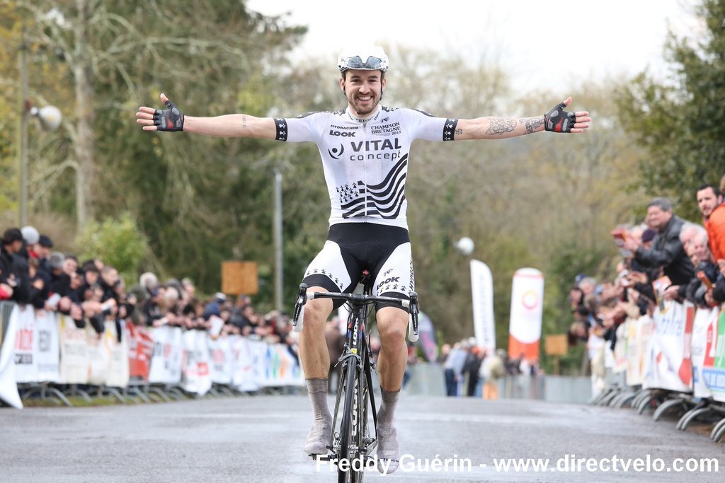 directvelo's tweet photo. Erwann Corbel est de retour chez les pros : https://t.co/M4xl07Fxkf @VcpLoudeac @FortuneoVitalC https://t.co/FhUaGEuYT1