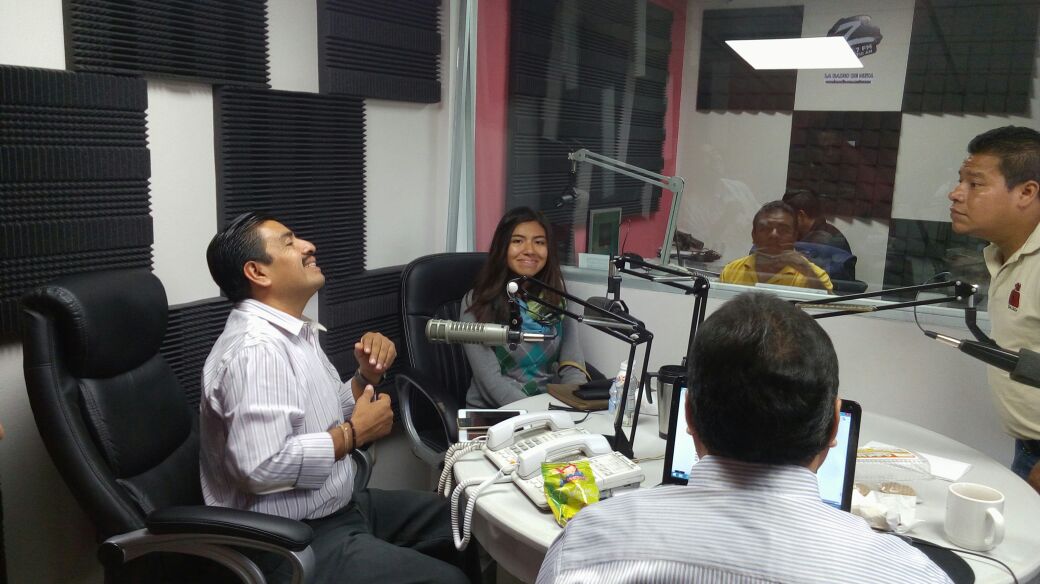 SindihuiMora's tweet photo. Agradecemos el espacio del la Radiodifusora "La Z" para hablar sobre #Proyecta100000 #ProyectoAlas @CMUJER_UT @utvco https://t.co/QsldvoWAcr