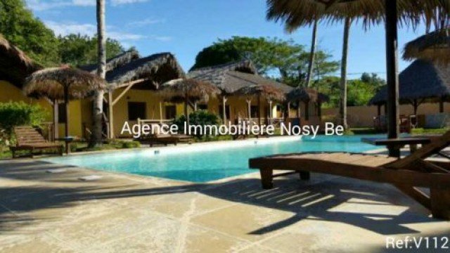 webestimmo's tweet image. Dans un magnifique jardin arboré situé a 50m de la plage D’Ankibanivato 8 bungalows .Plus d’infos ? Rendez-vous sur bit.ly/2dSyvcF.