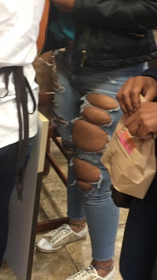 eupalnocu's tweet photo. eu quero um relacionamento tão forte como essa calça https://t.co/4uTCkbf9FI