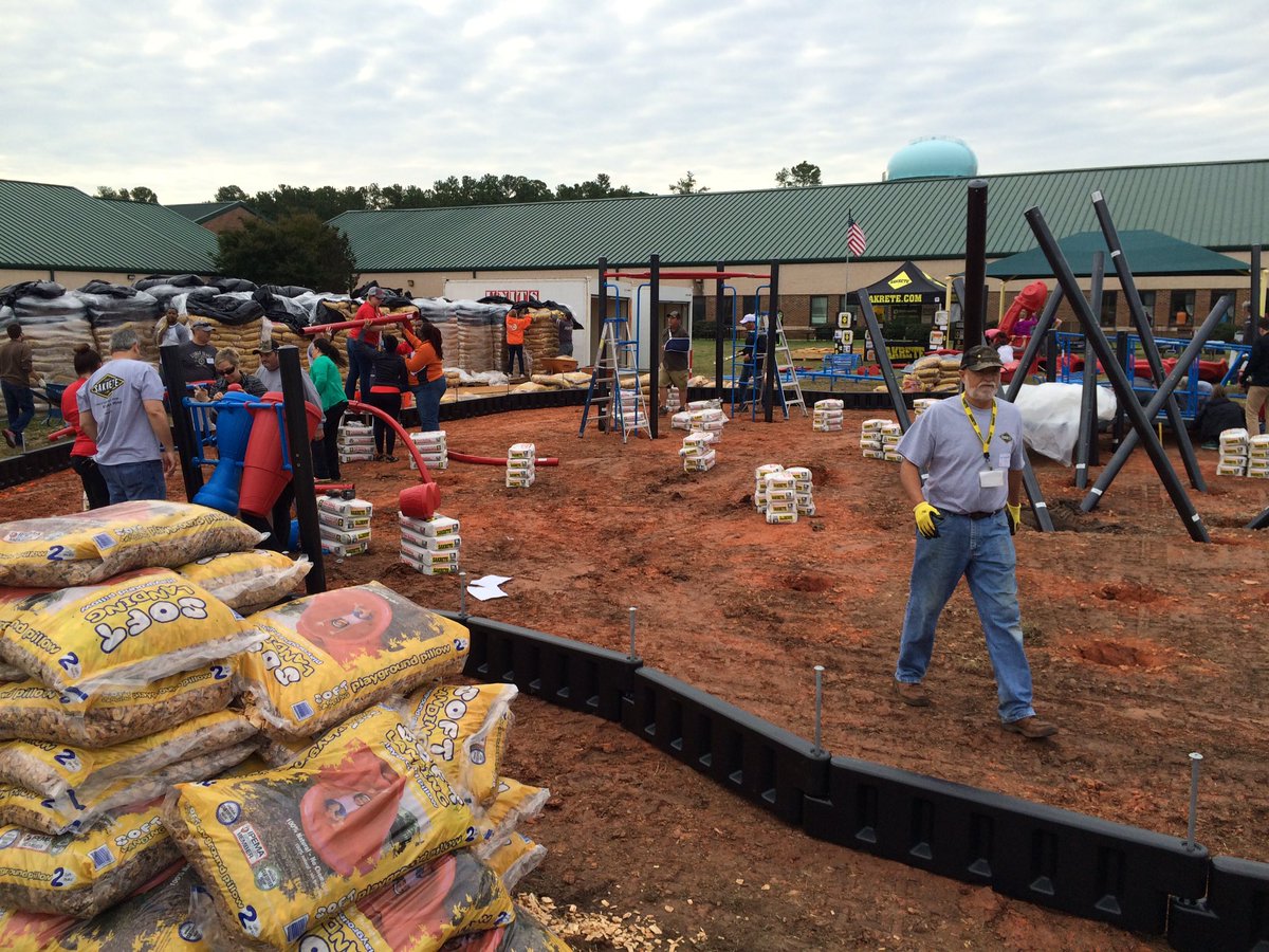 hannahwelker's tweet photo. 200 volunteers work together. The playground to be finished by 2pm today! #BlytheElementary @HandsOnCLT @wcnc https://t.co/jprlP924hr