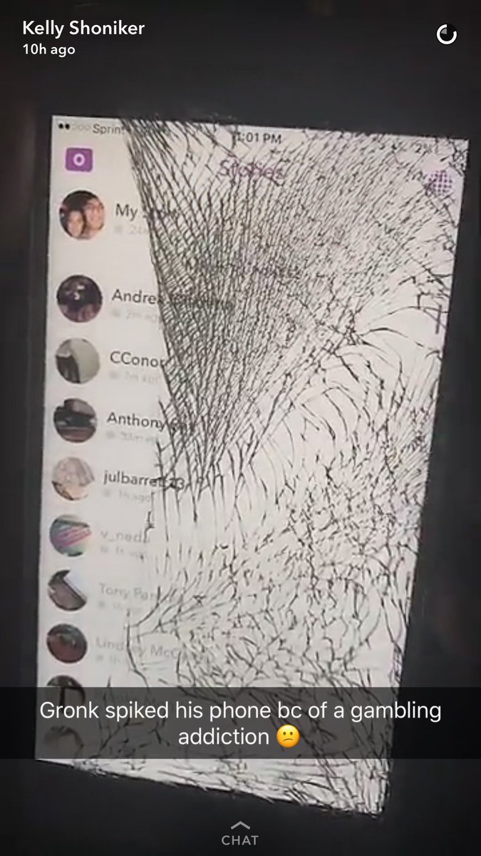 G_Pannoni2's tweet photo. The amount of times I drunkenly gronk spike my phone has gotten out of hand #backtoapple https://t.co/2FvEBpDeUh