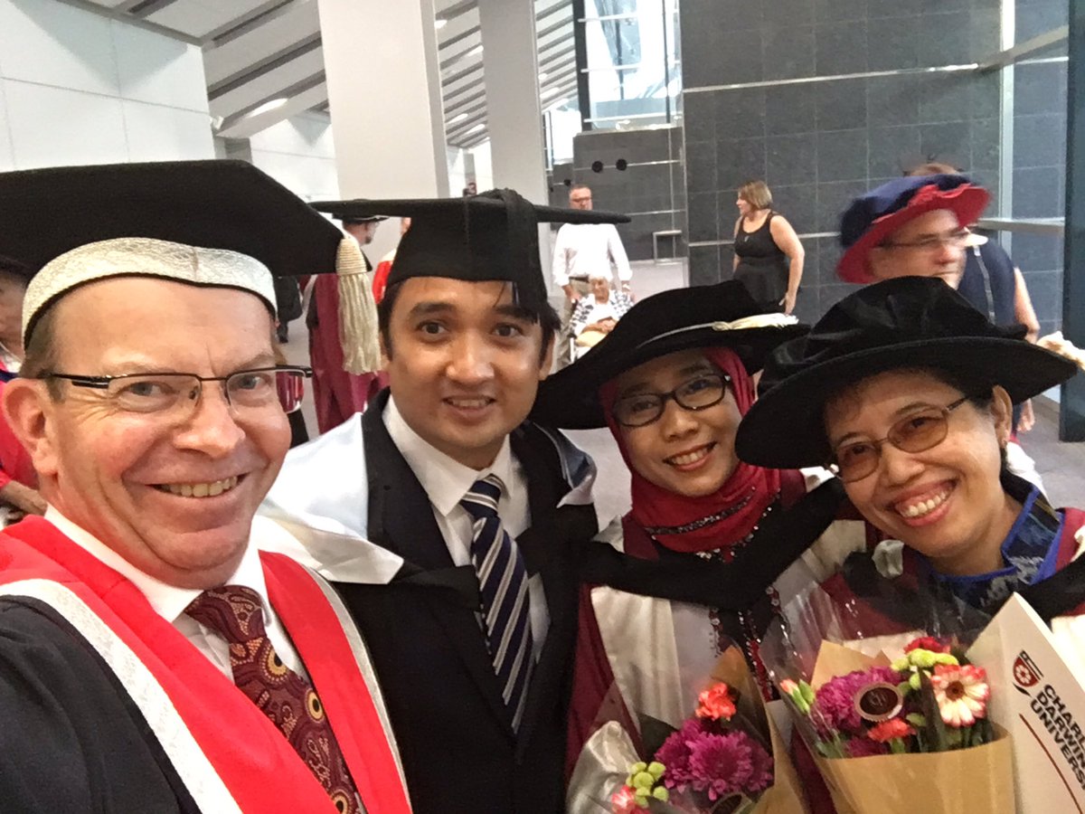 CDUni_VC's tweet photo. Great speech by @aosny2011 at @CDUni Graduation tonight &amp; wonderful Indonesian graduates too! @kridarwin @ppia_nterritory @DubesAustralia https://t.co/917SeDQUVR