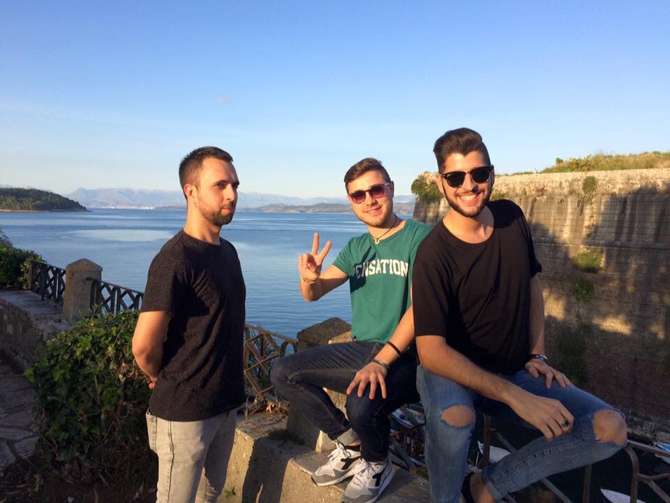 metrobandoff's tweet photo. Diario di viaggio - giorno #2 

Pose naturali sul mare di #Corfù #diary #Metro https://t.co/EU0smxCtfY