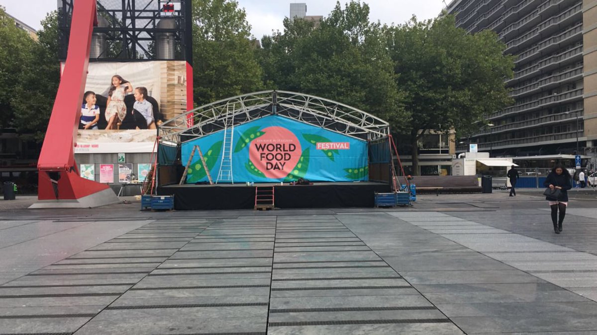 FoodGuerrilla's tweet image. De opbouw is begonnen!! #rotterdam #doelenplein @WereldVD