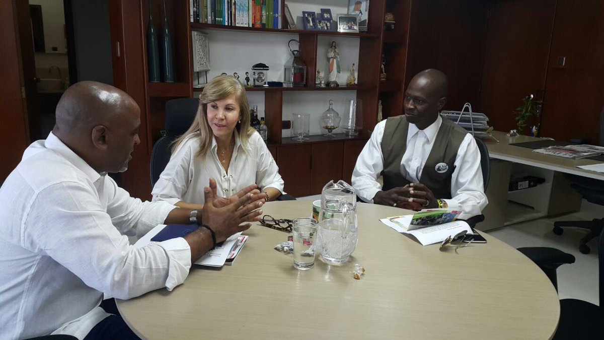 Invitare a <a href="/GobValle/">Gobernación Valle del Cauca</a> en Cabeza de la Doctora <a href="/DilianFrancisca/">Dilian Francisca T.</a> a que trabajemos de la Mano de las COMUNIDADES Por un Valle prospero y Seguro✊