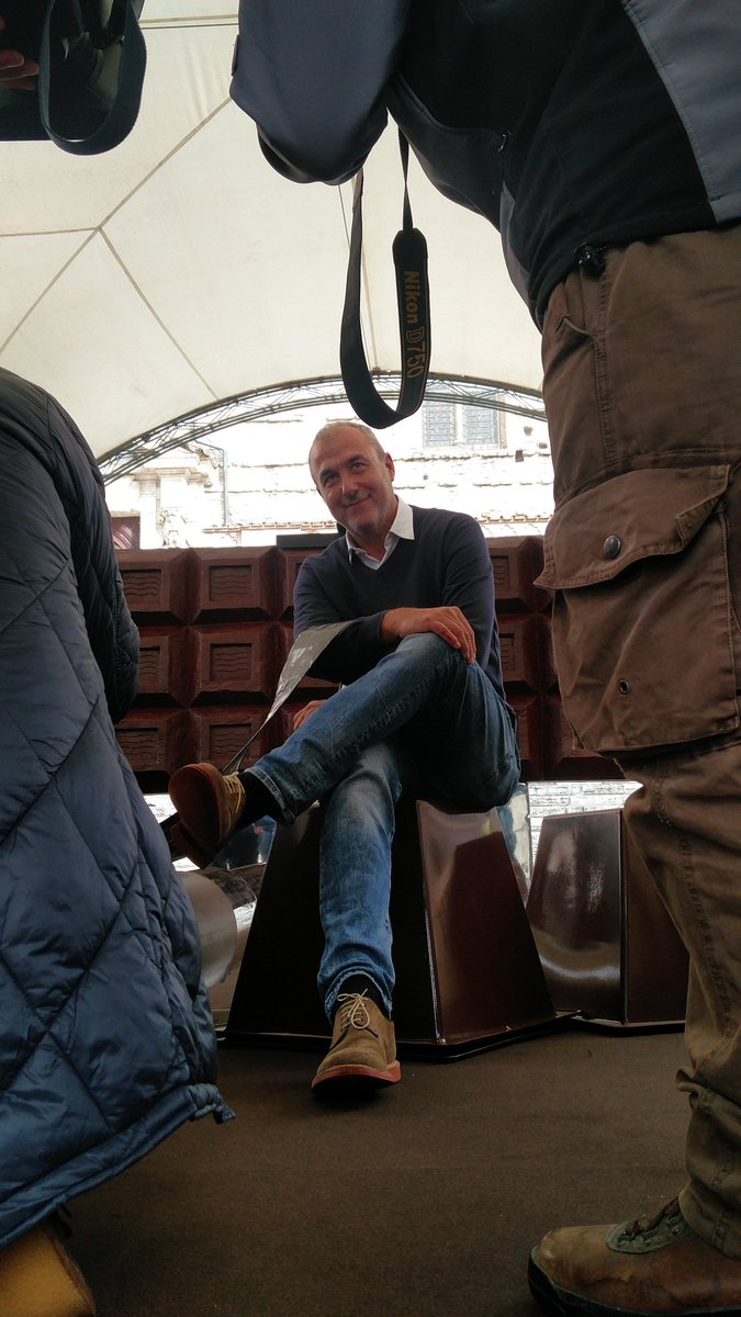 A <a href="/faceciok/">Eurochocolate</a> <a href="/Vadodifritto/">Eugenio Guarducci</a> ha inaugurato il maxi selfie stick #conchi #eurochocolate #chocoselfie