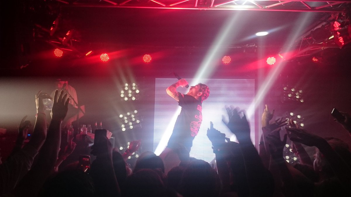 __frechdax__'s tweet photo. Damals im cassiopeia #berlin @CASPERxOFFICIAL @drunken_masters #catchcasper2 https://t.co/ozU0QbFVRc