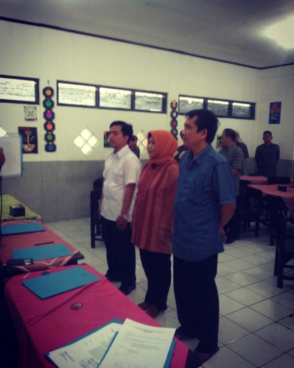 Azzyfadliekha's tweet photo. Alhamdulilah beres juga pelantikan RW05 .. Semoga Solid Dgn Pemerintahan Yg Baru Congraats #Tarka05 #Halik05 #Bonjer https://t.co/z3t49cD0RN