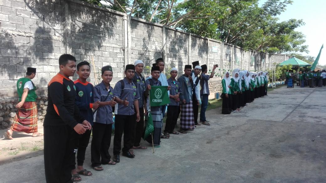 ururipnu's tweet photo. Penyambutan kirab resolusi jihad PBNU@ pondokhati https://t.co/Qj2Mfy52DN