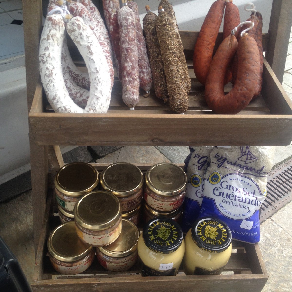 fromagerie_uk's tweet photo. Wonderful fromage @tenterden market today wonderful winter warmers now in  #vacherin #raclette https://t.co/8eYOlgj1AA