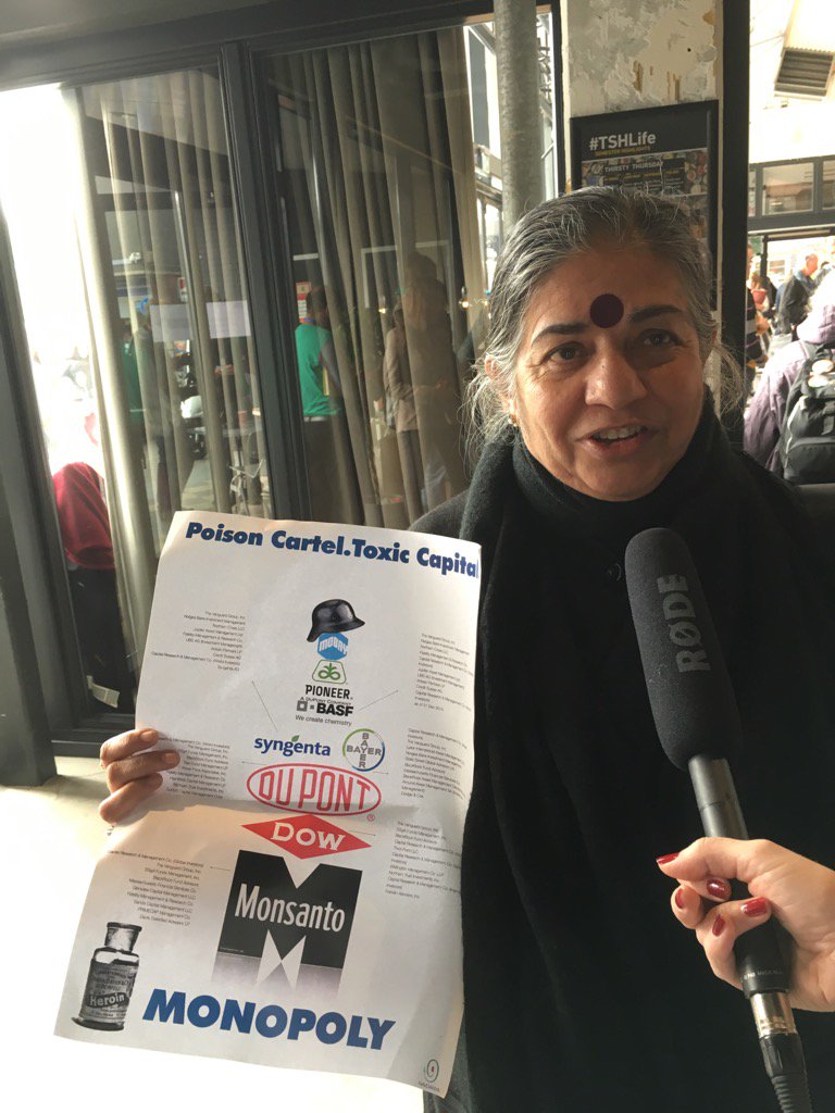 #TribunalMonsanto Vandana Shiva dénonce le monopole des entreprises des semences.