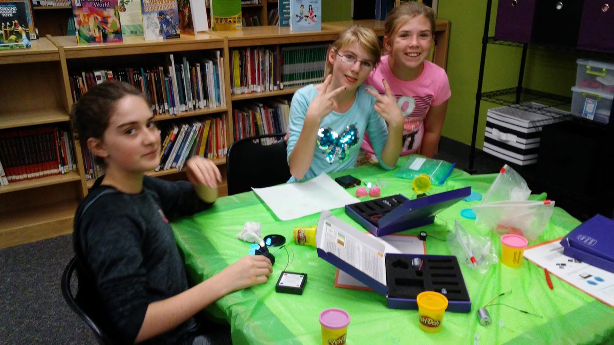 Susanwilcox1962's tweet photo. Makerteens club, slime and squishy circuits. @swrasl, @tigerlibraries8 ,@MASLOnline https://t.co/XqxpWLPAsW