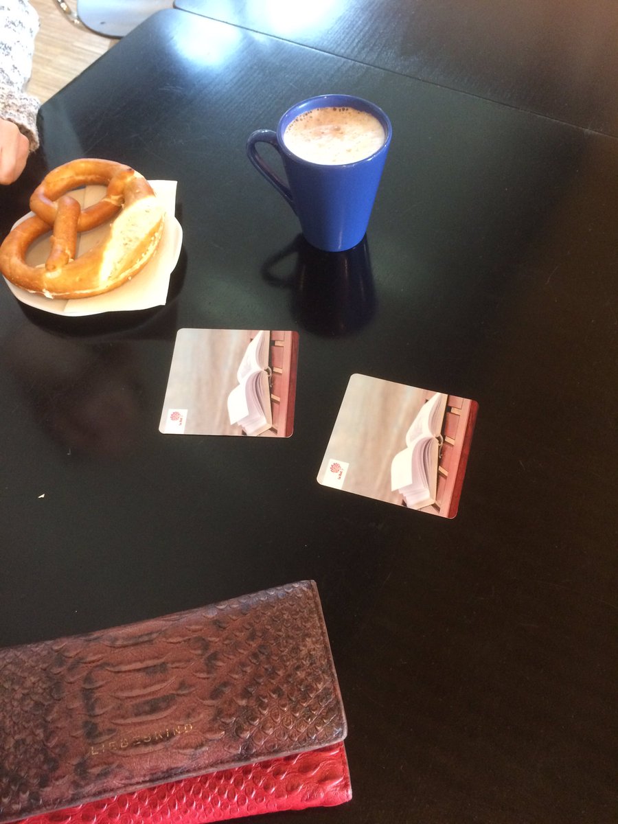 MiriamNotten's tweet photo. @Steinbeis_SIBE working on networkdevelopment. Class SMM 155 in the house. The best of course. Experiencing #connectmemory and pretzels https://t.co/Uc5lRlqK04