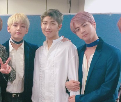 namjinpics's tweet photo. bless this family https://t.co/87XDqZ0Htl