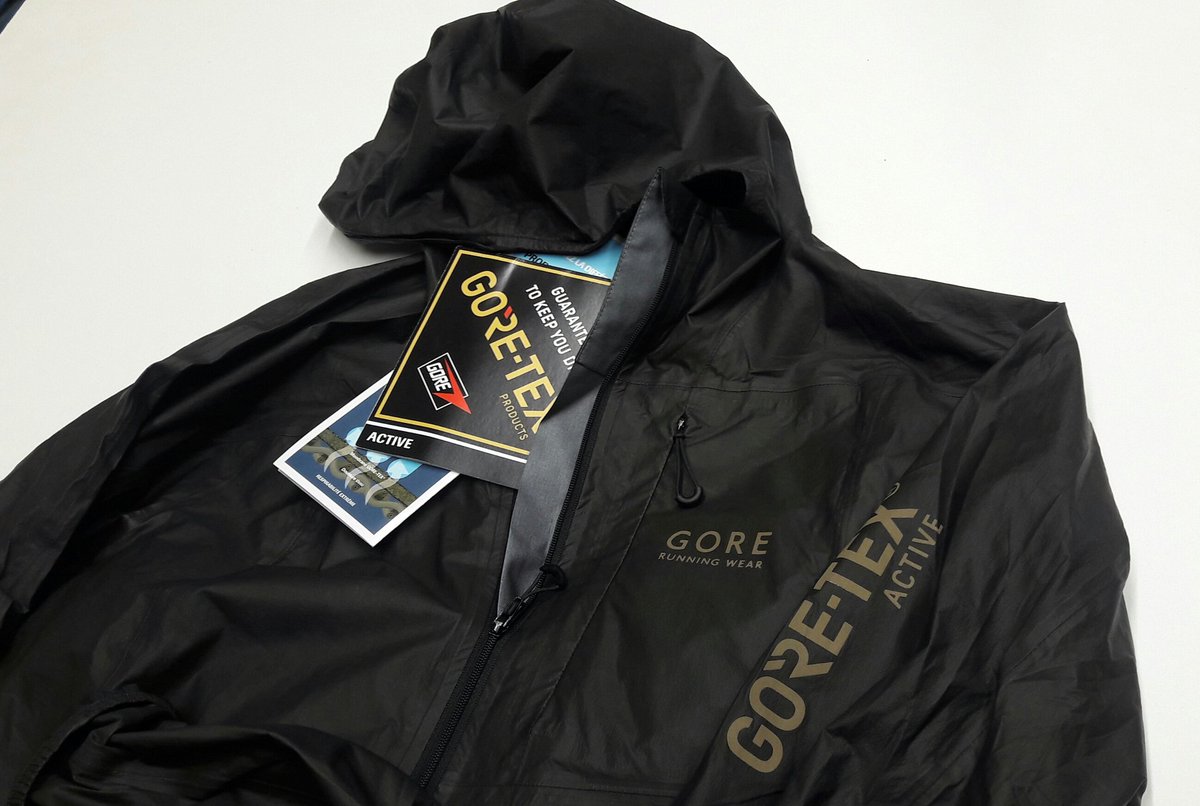 rossrunners's tweet photo. PIOVE Ė il giorno per il #test di #corsa della nuova #One #GORE #Activejacket... leggera come mai @runnersworldITA https://t.co/Aelpmk9LCm