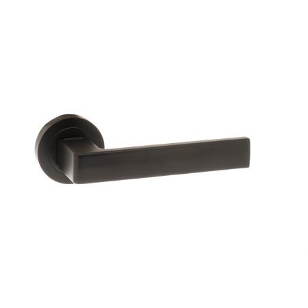 handlesandknobs's tweet image. Stunning Italian levers on rose in black and antique brass now in stock handlesandknobsdirect.co.uk/acatalog/Forme… #bronze #doorhandles #hardware #ironmongery