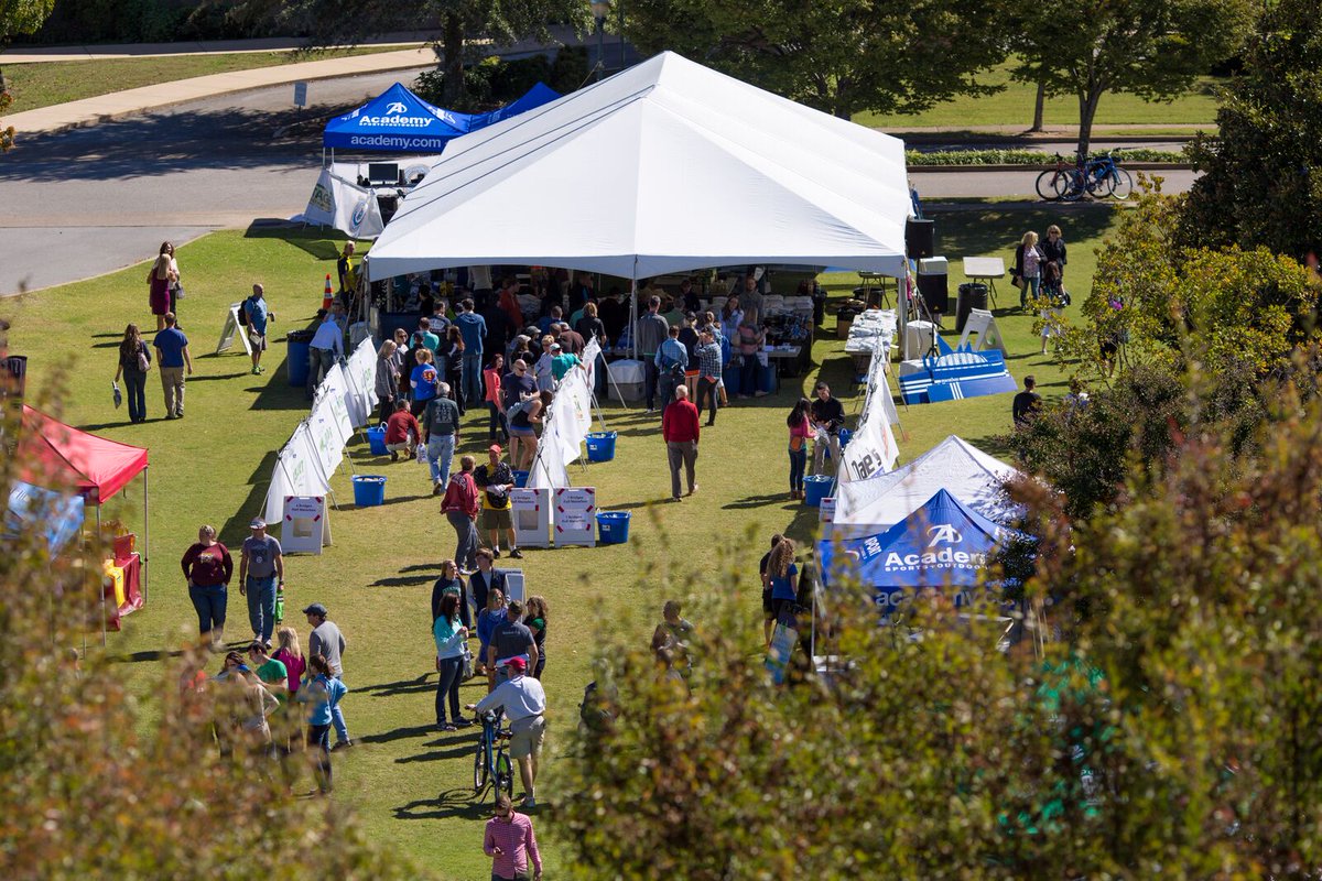7BMarathon's tweet photo. Packet pick up TODAY from 4-8pm @ Big White Tent near Rhino sculpture on Tremont Ave--Coolidge Park. It will also be 12-6pm Sat same place. https://t.co/tFCIfdmLss