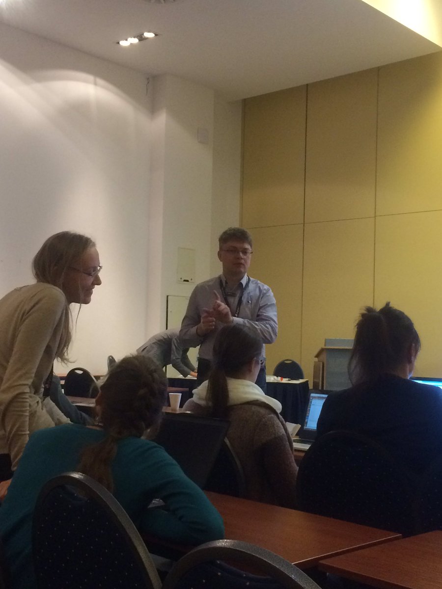 kieczkowska's tweet image. An impromptu intro to classes and objects in Python ☺️✌🏻️ #PyConPL #PyLadies #PyConPL2016