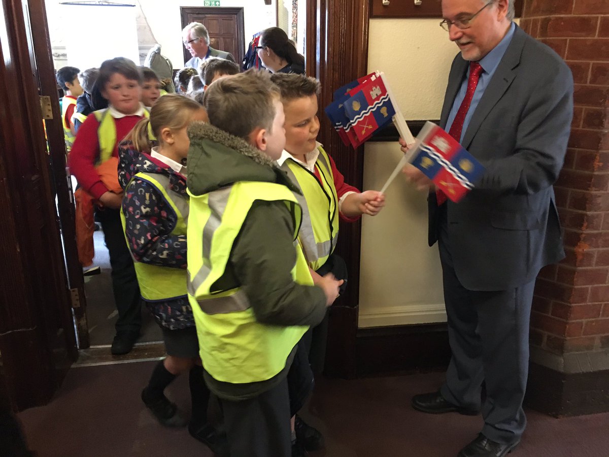 NewburyTC's tweet photo. Thanks for visiting @FalklandPrimary hope you've enjoyed your couple of Town Hall visits and learning during #localdemocracyweek #ELDW2016 https://t.co/ev04huLh9I