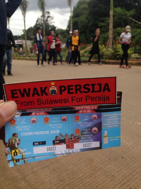 OrangeMakassar's tweet photo. Trimakasih Std.Pekansari dan Trimakasih @Persija_Jkt #PersijaDay #EwakoPersija #JakMakassarOnTour https://t.co/oq2IjrVIm4