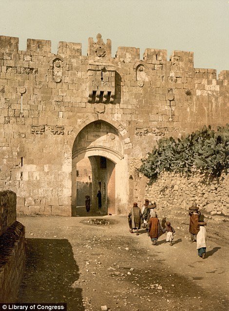 Daniel_Brenner's tweet photo. Gates of #Jerusalem 1890s - 1900s. Pictures fully restored reflect daily life. #Israel #Memory https://t.co/r67Hp55j2A
