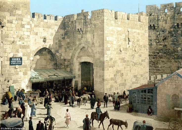 Daniel_Brenner's tweet photo. Gates of #Jerusalem 1890s - 1900s. Pictures fully restored reflect daily life. #Israel #Memory https://t.co/r67Hp55j2A