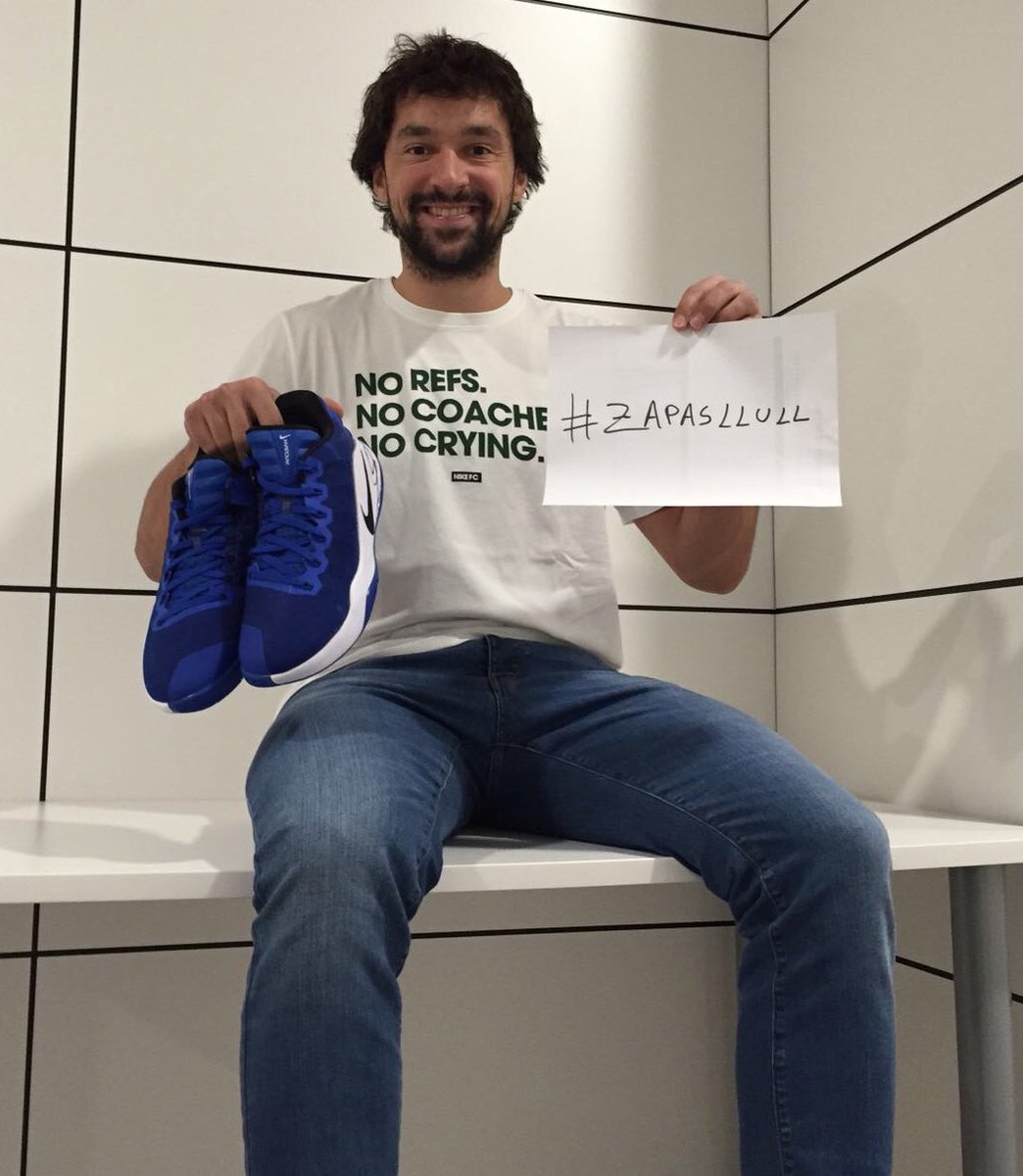 23Llull's tweet image. 43 meses y muchos momentos después somos 250k!! ¿Quieres una 'llullzapatilla' firmada? Participa en #zapasllull!!
bit.ly/2e6o4h2
