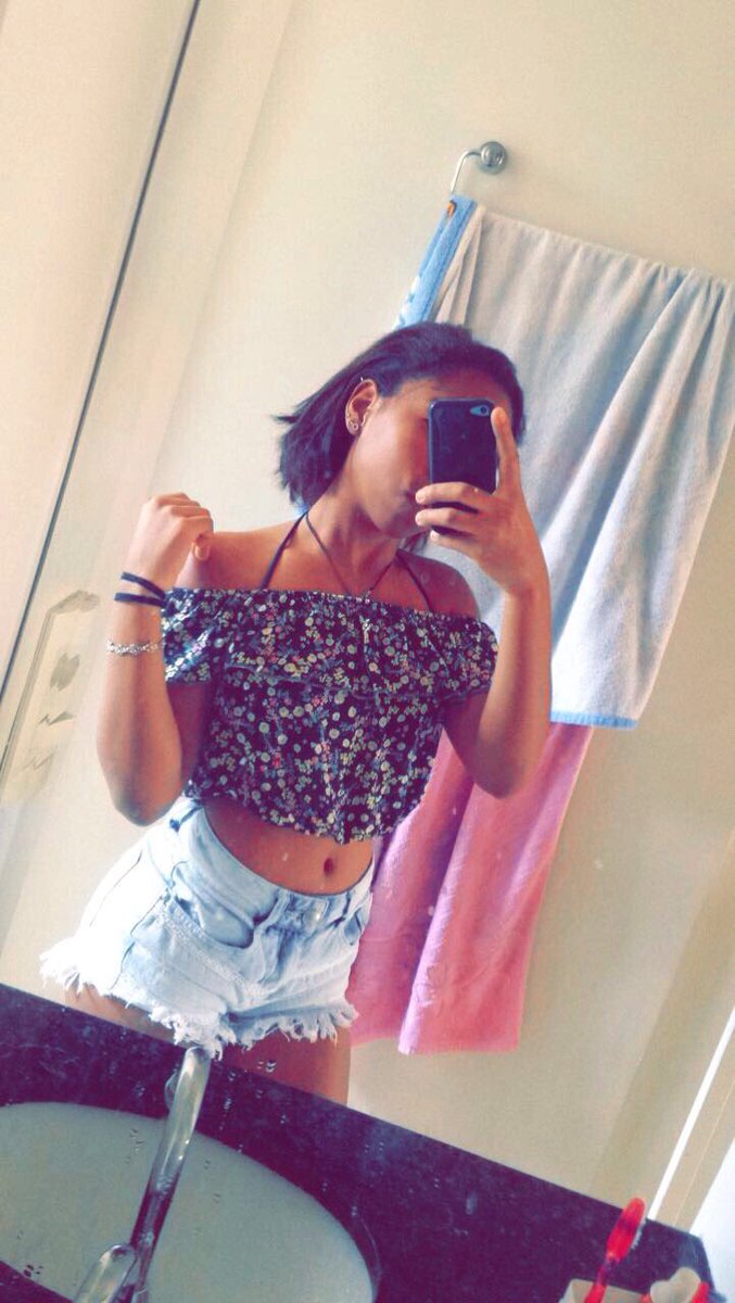 2001Raiane's tweet photo. Sem voce eu nada seriaaa 🎶#fuizz #sitio 👙💕😍 https://t.co/j4s4mBnhf6