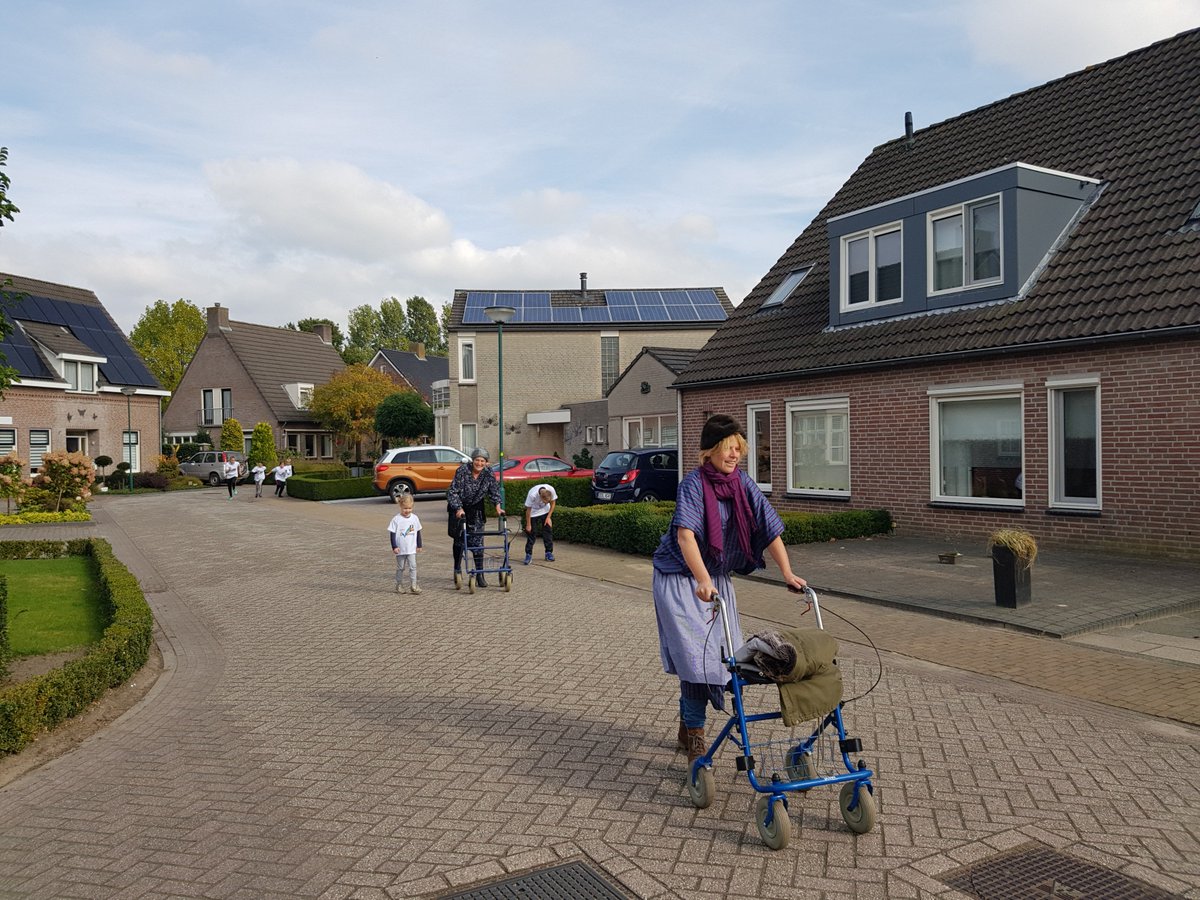 BsDeSprongh's tweet photo. Gisteren een hele gave sponsorloop gehad in onze nieuwe schoolshirtjes! Bedankt ouders, wat zien onze kids er mooi uit! https://t.co/7b01UqZcSv