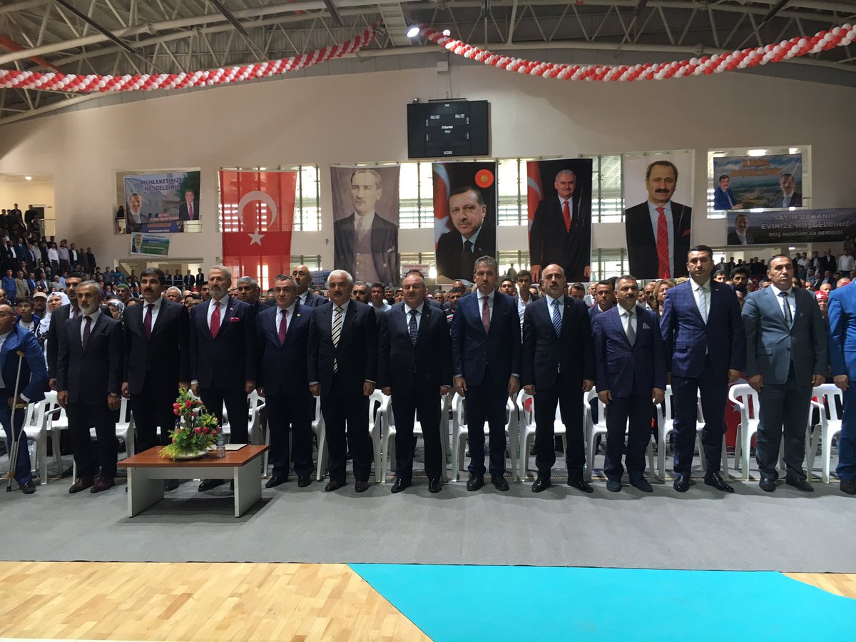 Eski Ekonomi Bakanımız Sayın Mehmet Zafer Çağlayan Bey'le Halkı Selamlayıp 15 Temmuz Şehitleri için 1 Dakikalık Saygı duruşunda bulunuk.