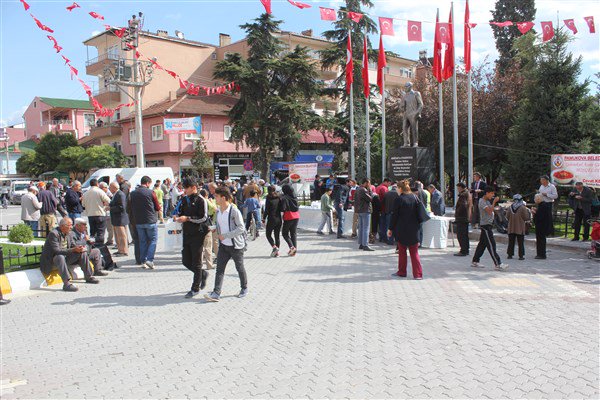 cevatkeser001's tweet photo. 'PAMUKOVA BELEDİYESİ GELENEKSEL AŞURE İKRAMI YOĞUN KATILIMLA GERÇEKLEŞTİ' @sbbzekitocoglu  @akpartibaskan @AKPartiSakarya https://t.co/bzt0QIhjFD
