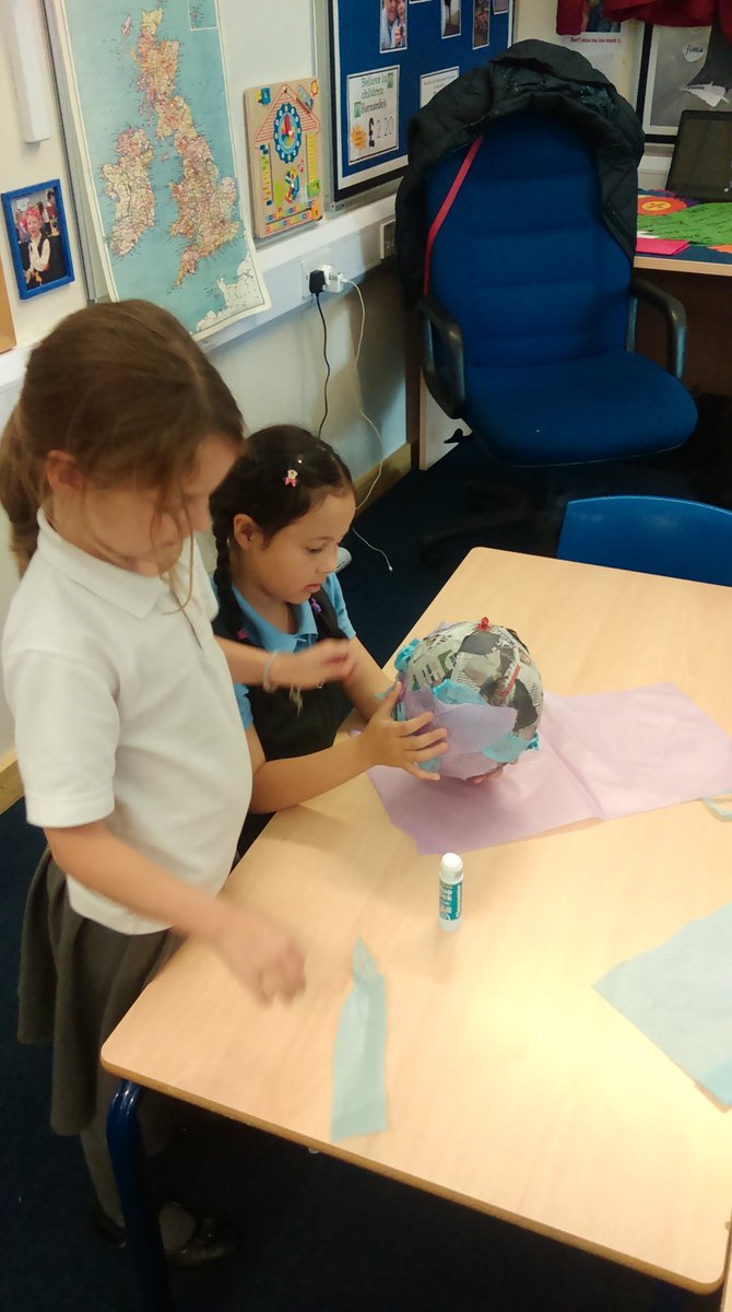 Norbridgenutkin's tweet photo. We are adding colour and texture to our planets this afternoon. #art #space #Norbridge https://t.co/d0nU7yO7fA