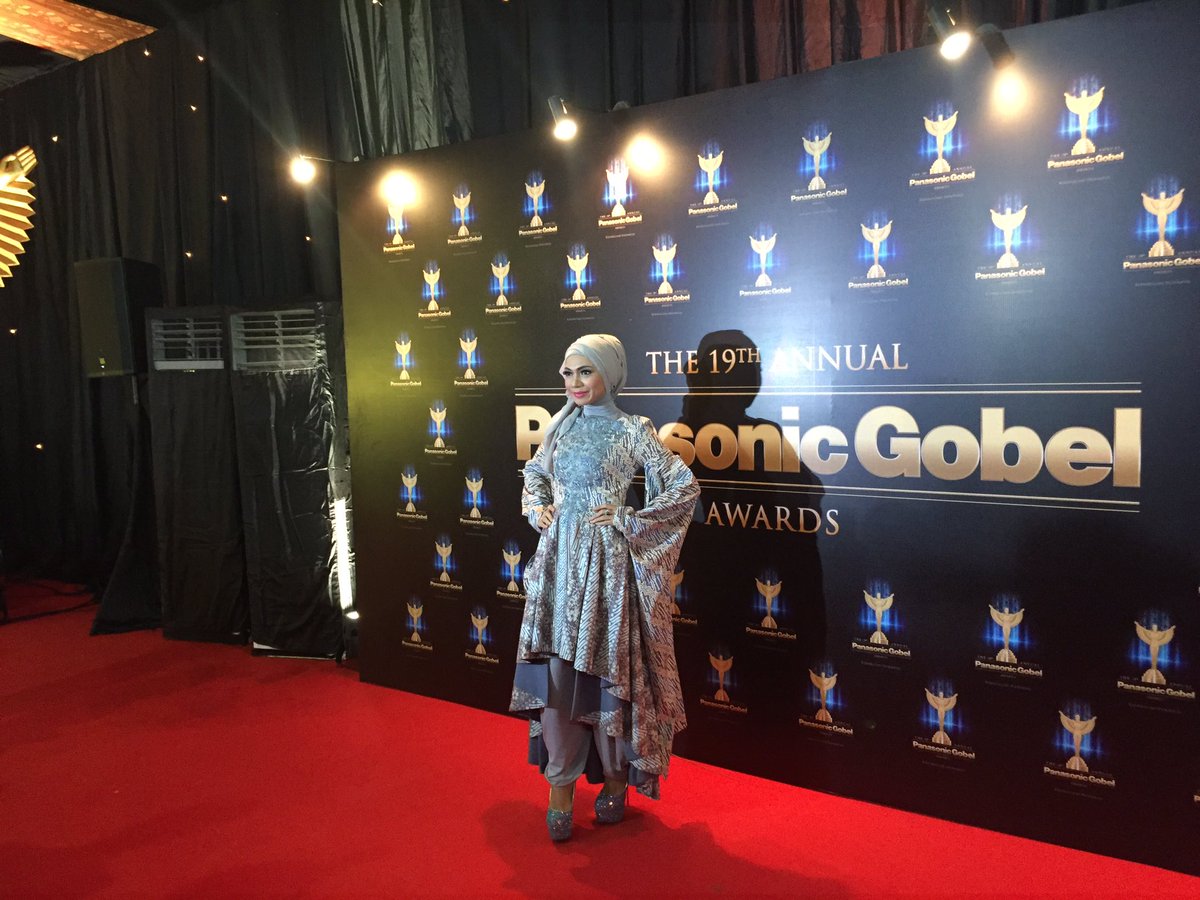 OfficialRCTI's tweet photo. @indah_nevertari datang ke malam puncak @PGAwards !!! Apakah ada kejutan darinya malam ini? #PGAwards2016 https://t.co/moZYmd8q4v