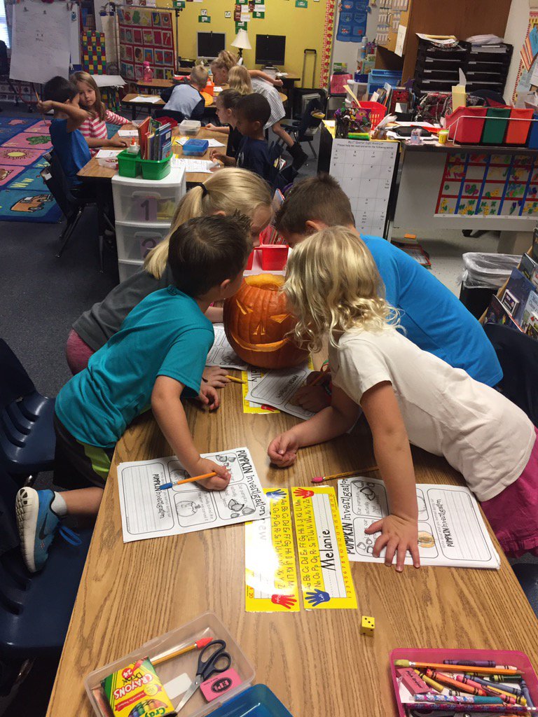bennett_kinder's tweet photo. 🐻🐾 Pumpkin 🎃 investigation! #bearshine  @bennett_kindergarten @BennettBears https://t.co/IIUPOWIHQV