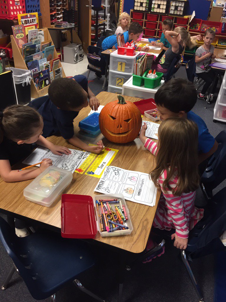 bennett_kinder's tweet photo. 🐻🐾 Pumpkin 🎃 investigation! #bearshine  @bennett_kindergarten @BennettBears https://t.co/IIUPOWIHQV