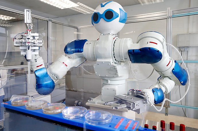 ugenelaboratory's tweet photo. #UgeneLab has successfully installed a cutting-edge “2-armed” robot from Japanese robot manufacturer for further improve our productivity. https://t.co/sjPJtI5BtD