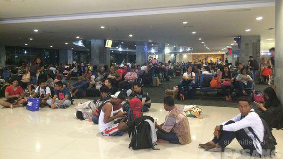 detikcom's tweet photo. Runway Bandara Ngurah Rai Diperbaiki, Lion Air Tujuan Bali-Lombok Delay 5 Jam https://t.co/XTK1Pt7TKi https://t.co/fc8loy5CK7