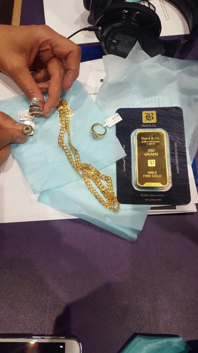 Pravin Bhai from @MinarJewellers talking all things #Diamond #Gold on #LetsTalk 1-4pm #jewellery #JewelleryWithAHeart @DeepRajah