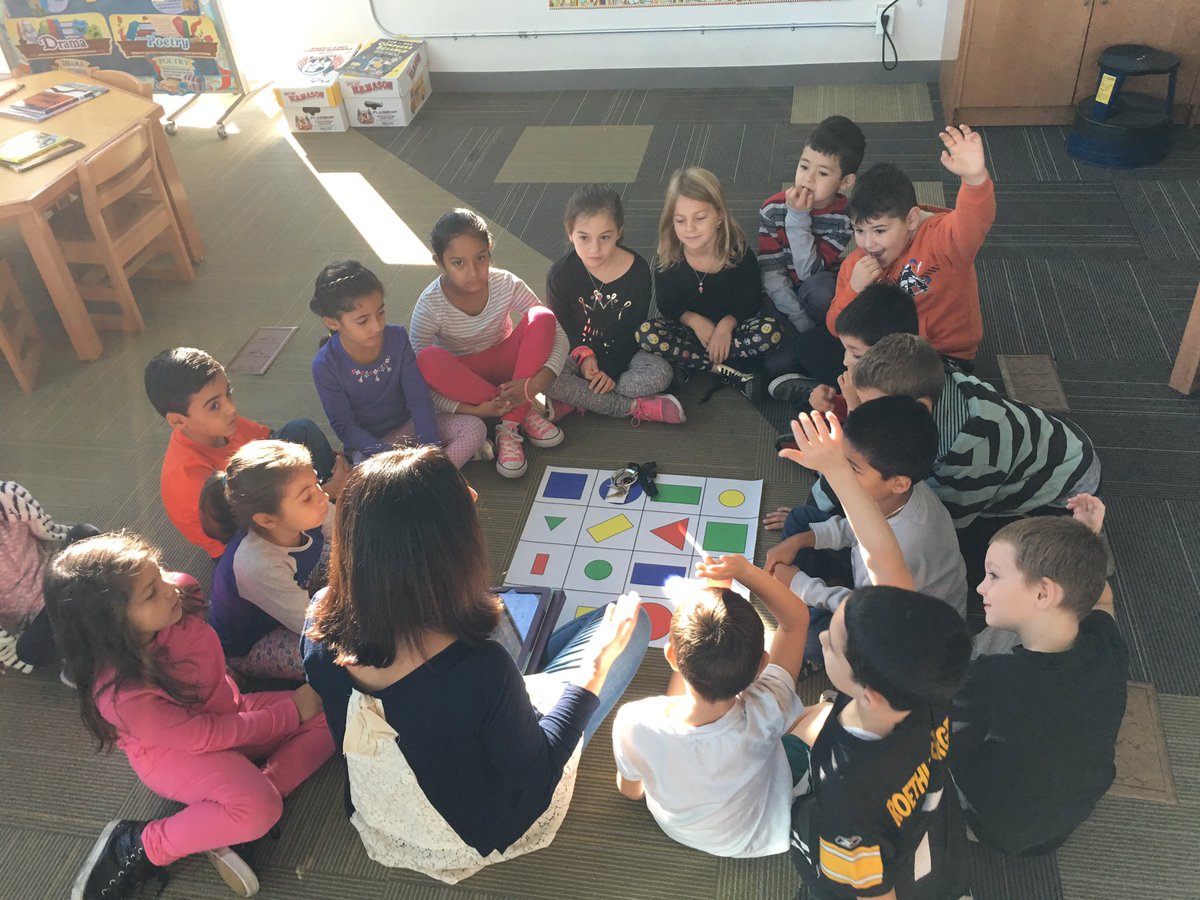 Hampton_Street's tweet image. Introducing...Blue-bots at Hampton! #introtocoding #somuchexcitement @MineolaUFSD @NaglersNotions