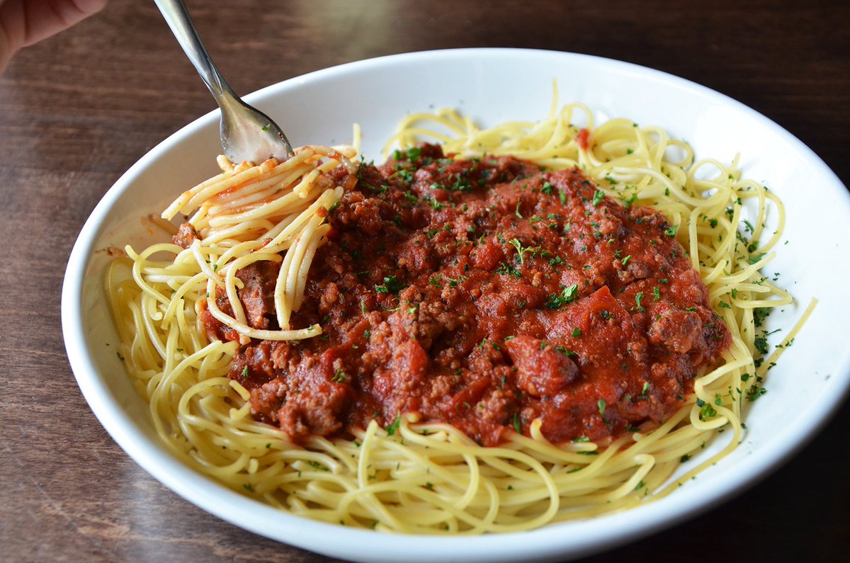 olivegarden's tweet photo. Oh for the love of pasta! Tell us—what would you do for this view right now? #NationalPastaDay  https://t.co/2XqD2PIabq