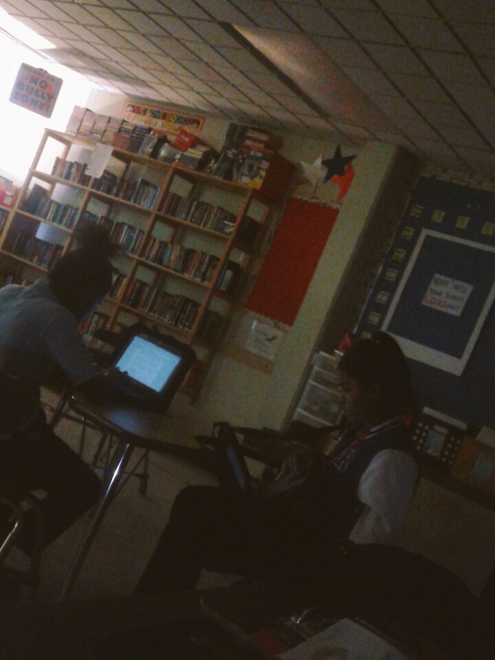mskaufmanELA's tweet photo. No overhead lights, they're just so... bright... #nolights #lampsarebetter #emseaglesachieve #stillworkingthough https://t.co/ytMYYJ3vRG
