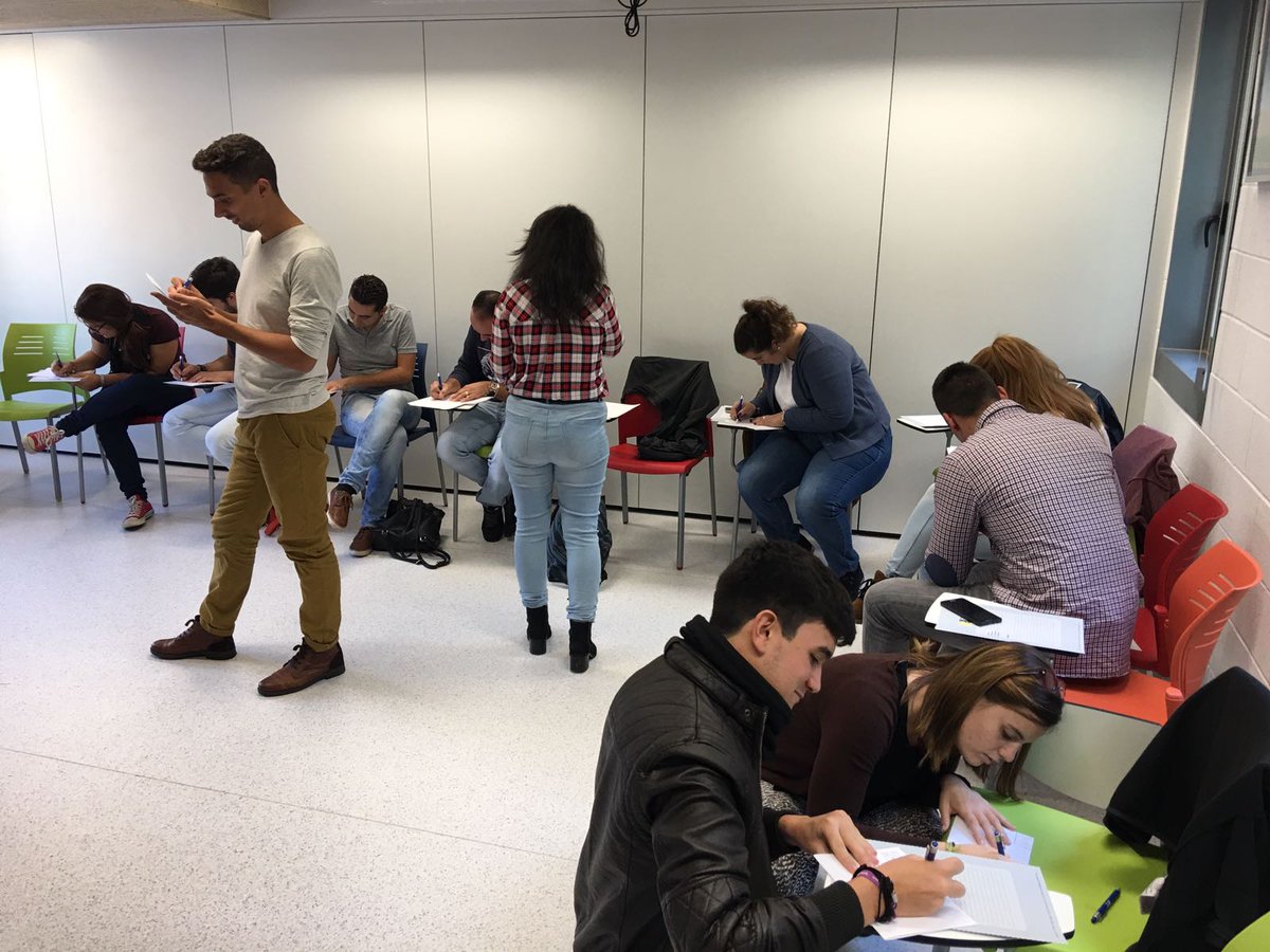 _CJE_'s tweet photo. Arrancando "El papel de las personas #jóvenes en las entidades: Hacia el reconocimiento del #voluntariado". ¡Formación en estado puro! ✌ https://t.co/Ig6NeVN28W