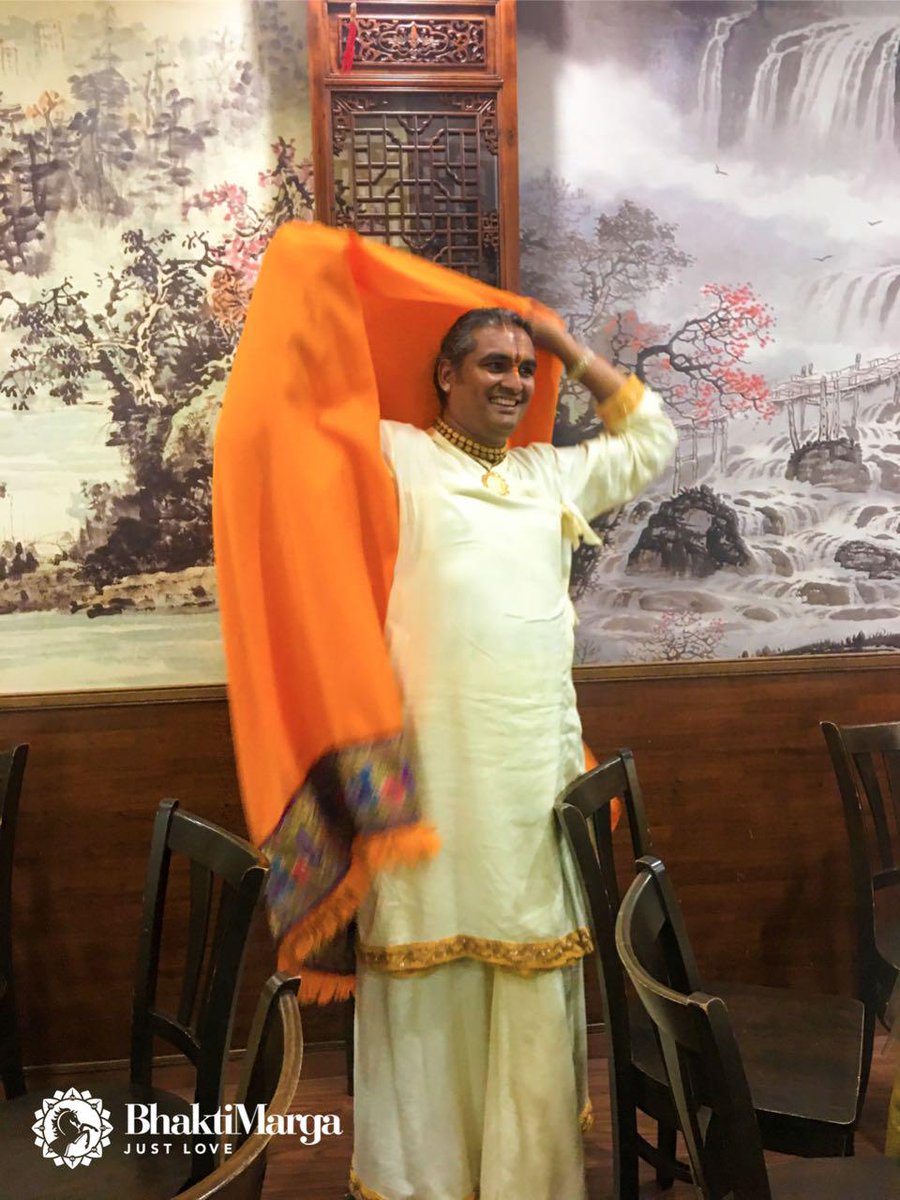Padmavati On Twitter The Amazing Grace Of Meeting Paramahamsa Vishwananda Penang Malaysia Guruji Had Dinner With The Malaysian And Chinese Devotees Https T Co 4r7pdhh1yf