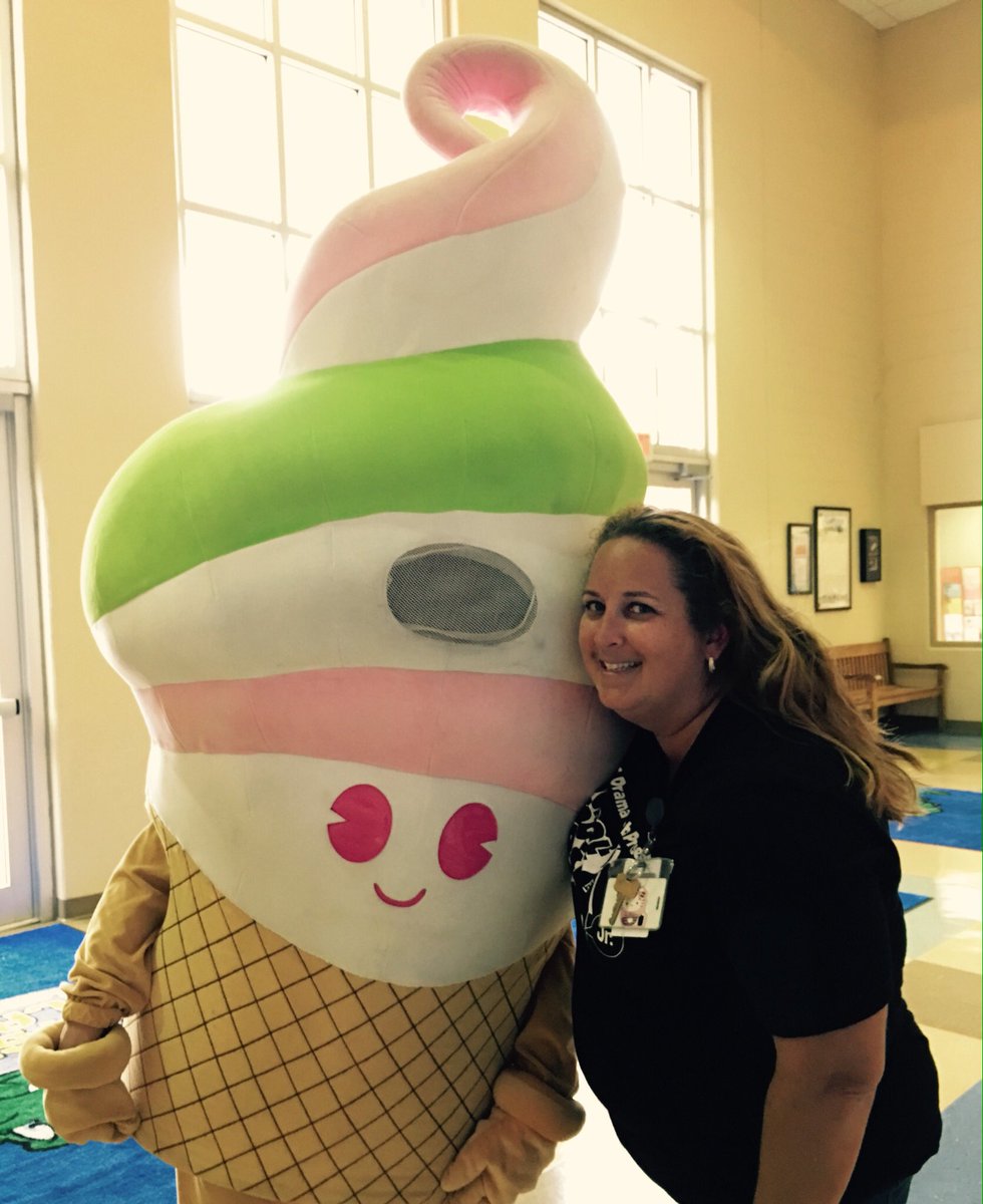 CLESCrocs's tweet image. CLES Family Night at Lake Mary Menchies tonight from 2:30-9. Come join the fun! @MyMenchies