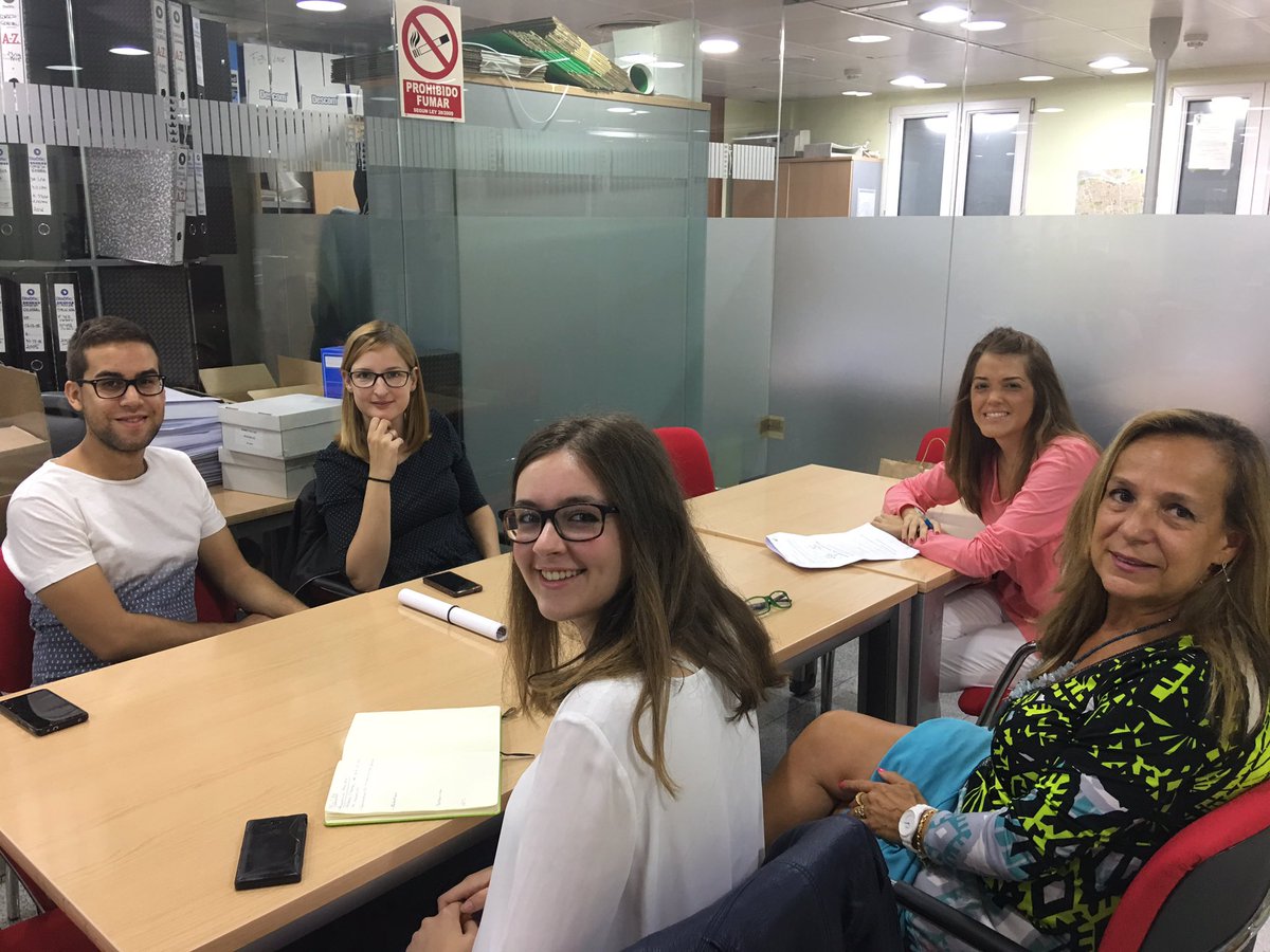 cofmurcia's tweet photo. Trabajando con @AEFUMurcia. Estudiantes grandes,el futuro y ya PRECOLEGIADOS @_Conchitina @Portalfarma @FEEF_SPAIN con @La7_tv @ELENAFARM1 https://t.co/AvSnD0IAWg