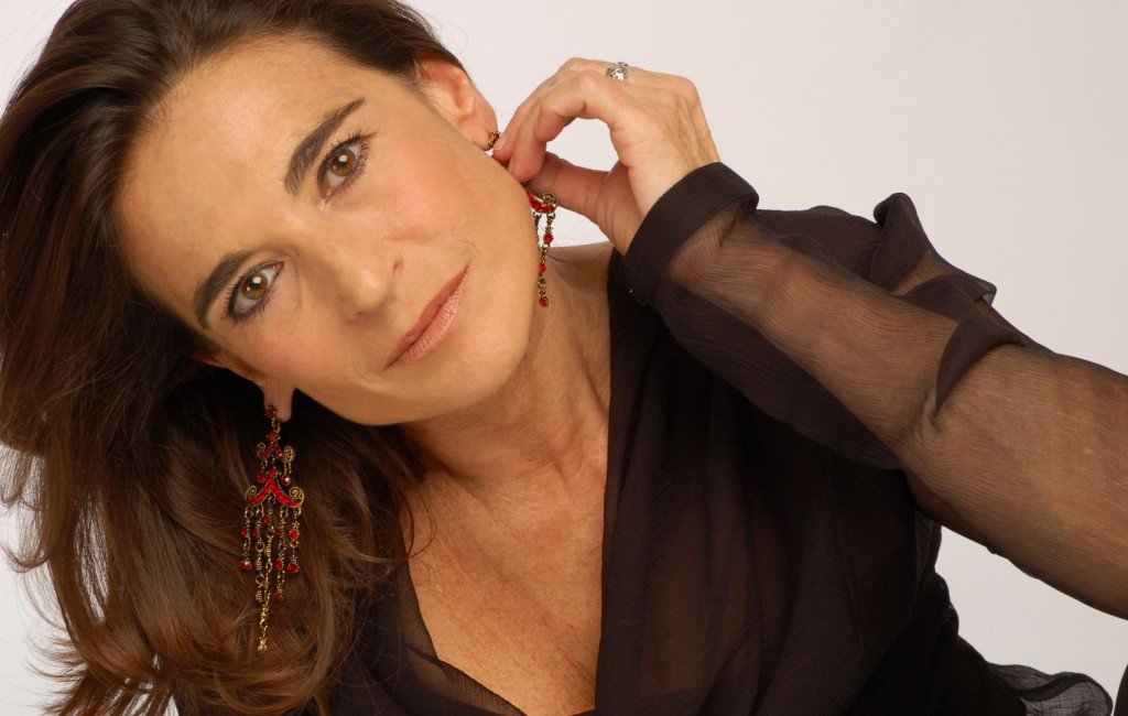 "Mi chiamo Lina Sastri", uno spettacoo per raccontarsi bit.ly/2dZgCWF #LinaSastri