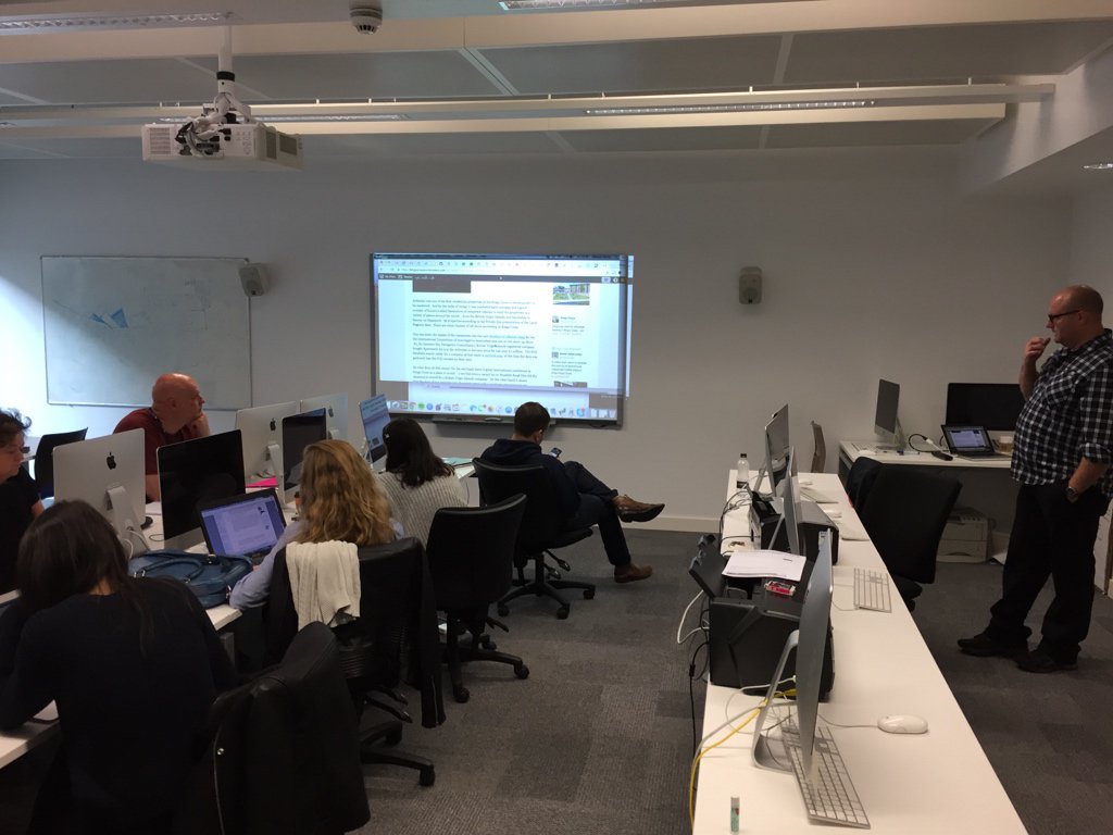 TalkAboutLocal's tweet image. Our @willperrin presenting to @paulbradshaw journalism students