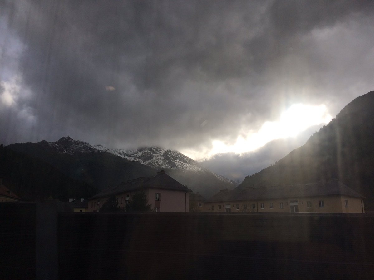 goti_mary's tweet photo. Traveling by train is really more interesting than by car😀😎#ATPing @ALTravelProject https://t.co/KM0rcFpfxb